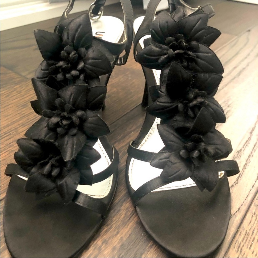 Strappy heels with flowers